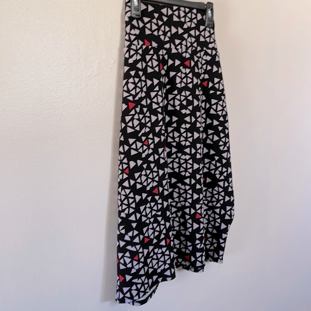Like new Lularoe Cassie skirt. Red, black, white.